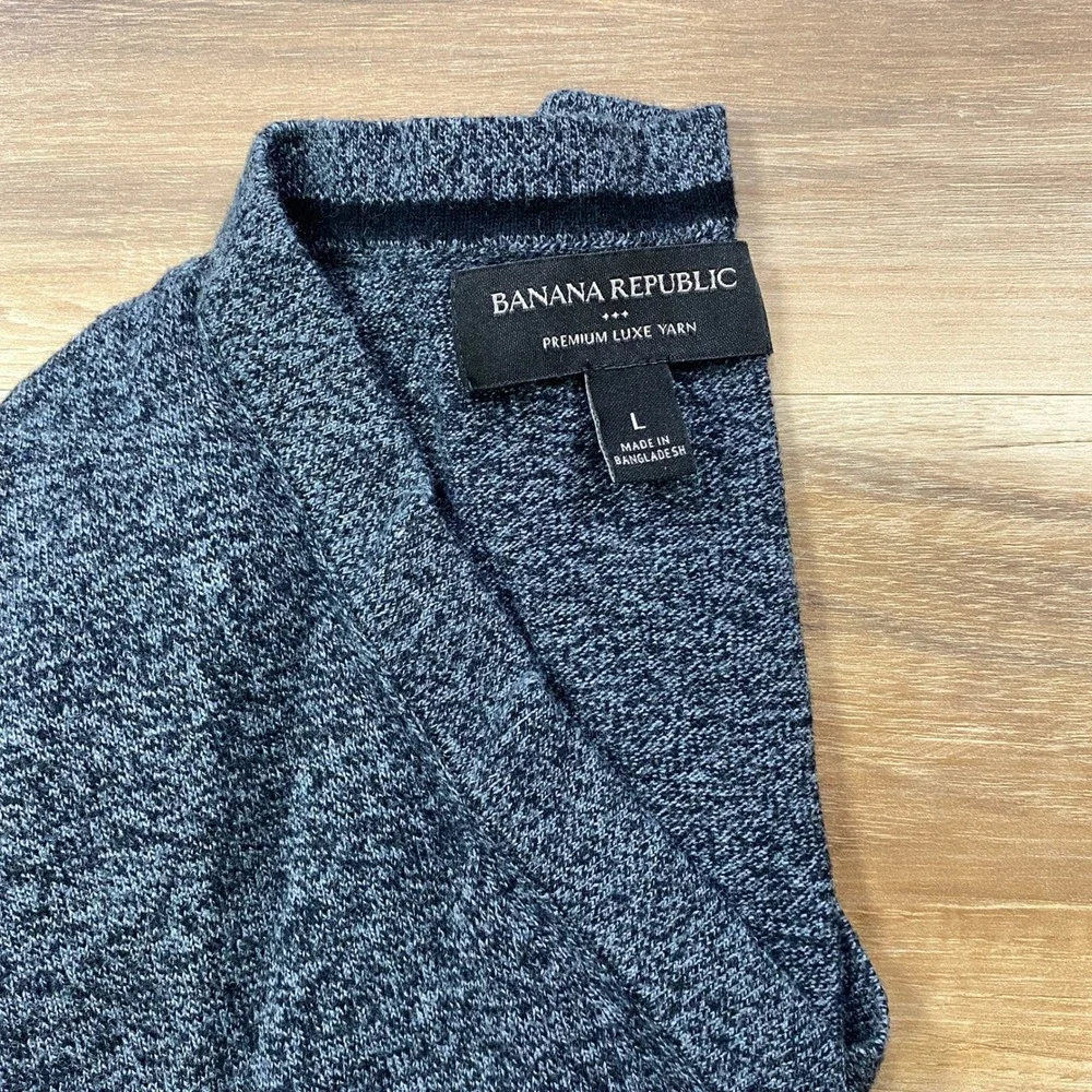 Banana Republic V-Neck Sweater Mens L Minimalist Silk Cashmere Blend Navy Blue